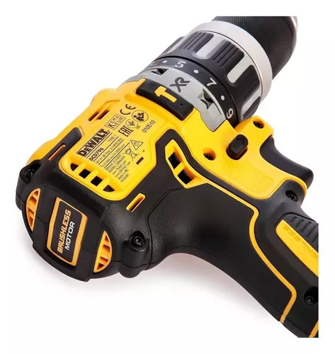 Furadeira e Parafusadeira Dewalt Amarelo/Preto Sem Fio 13mm, Modelo ‎DCD796B, Furadeira de Impacto 20V 460w Íon de Litio, Brushless, Bivolt